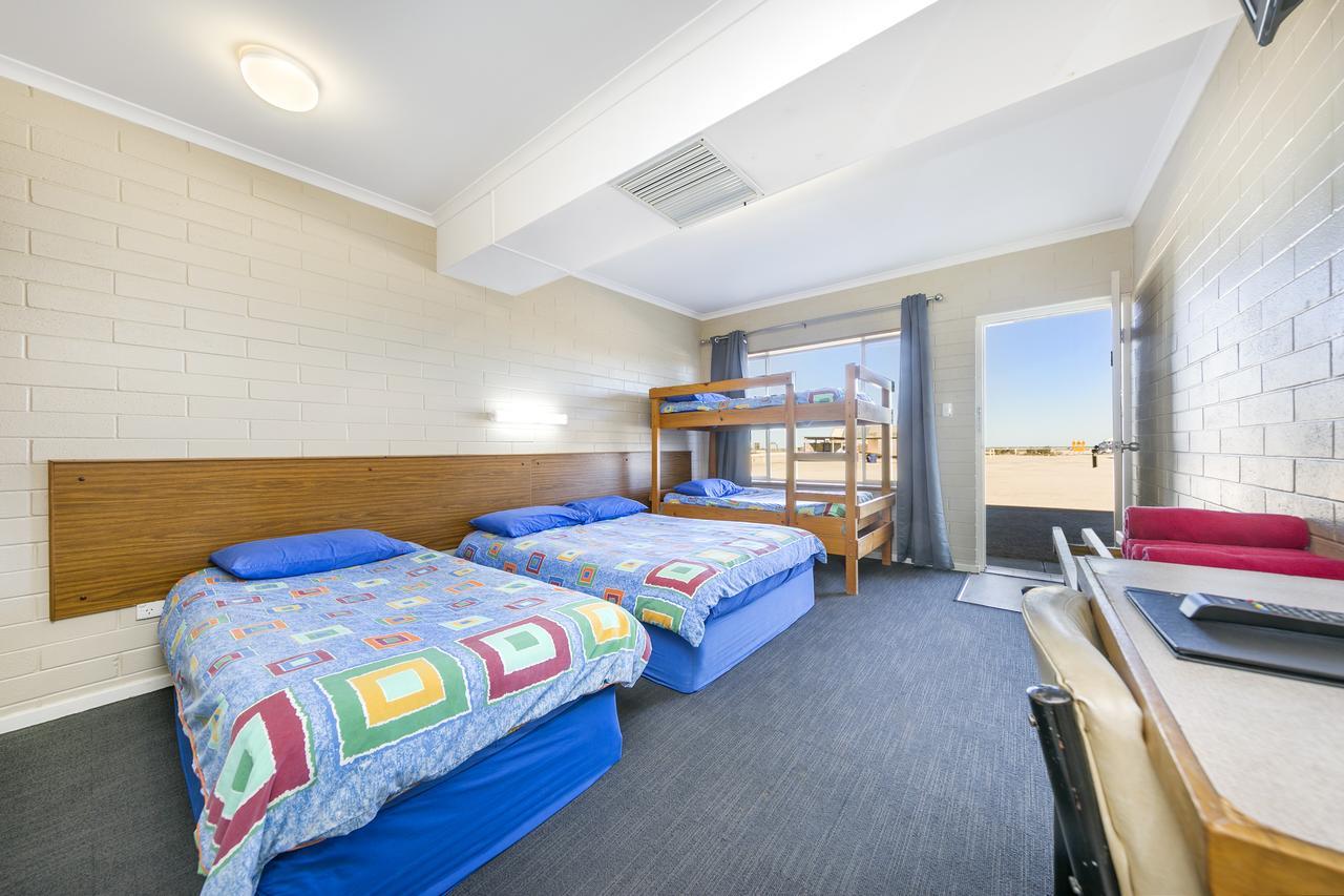 Nullarbor Roadhouse Hotel Exterior foto